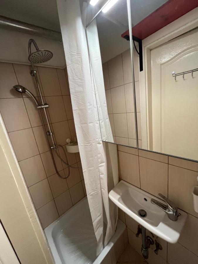 Tiny Private Apartment In Central Buda. บูดาเปสต์ ภายนอก รูปภาพ